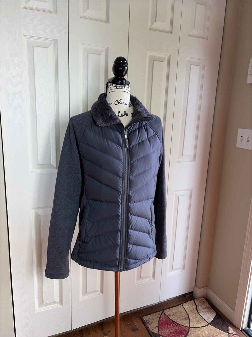 L.L. Bean DownTek hybrid jacket Woman’s Size Medium Gray